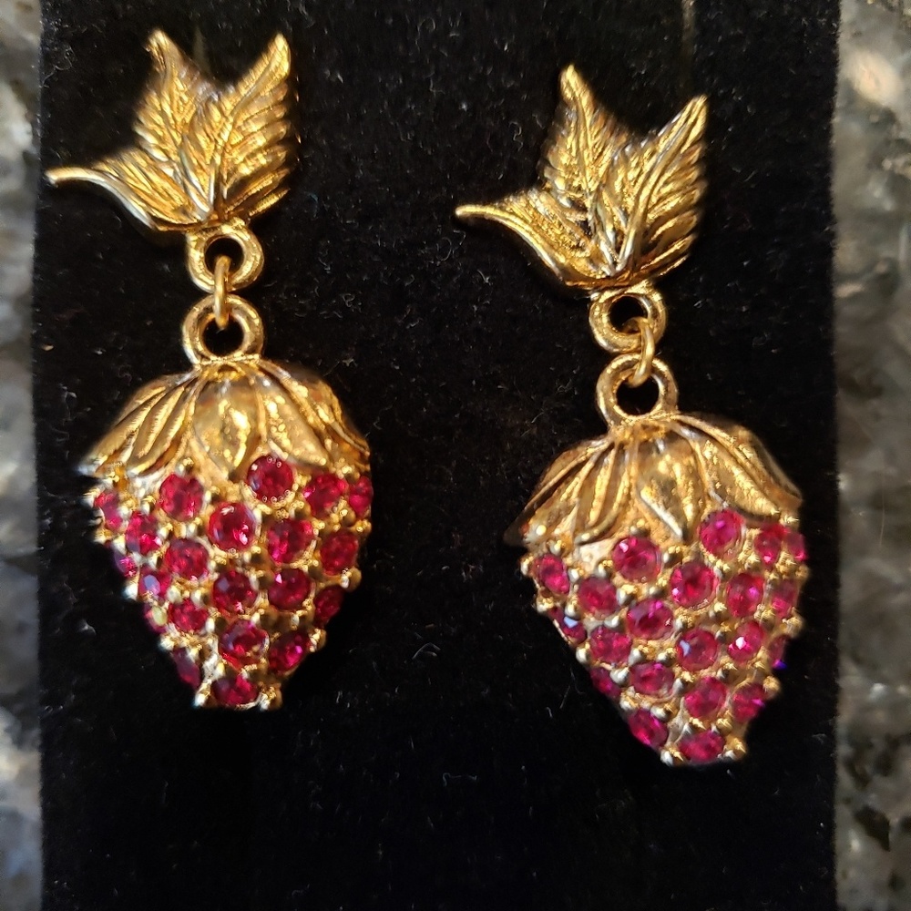 Vintage Avon Strawberry Earrings.